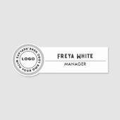 Porte-nom Balise Logo, Accent Gris, Nom Blanc (Devant)