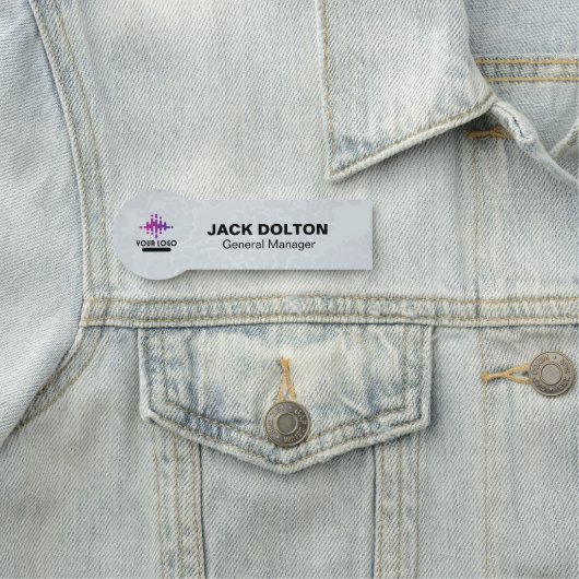 Porte-nom Balise Nom du logo d'identification d'employé dist (En situation)