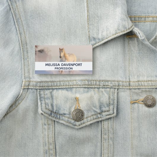 Porte-nom Beau Cheval Blanc Galloping dans la neige (En situation)