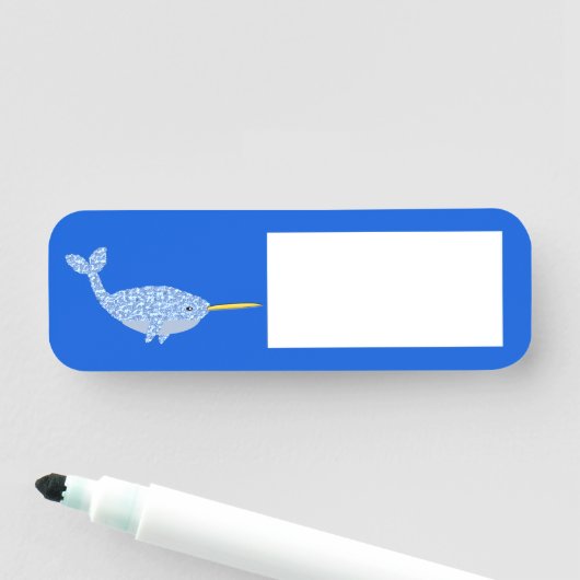 Porte-nom Bébé bleu mignon garçon Narwhal (En situation)