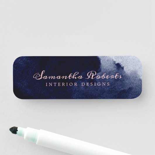Porte-nom Bleu Nuit Aquarelle Abstrait Rose Pâle Script (En situation)