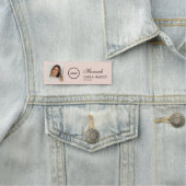 Porte-nom Blush Pink Script Logo Photo Hair Makeup (En situation)