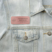 Porte-nom Brushed Metallic Rose Gold Logo Employee Staff (En situation)