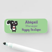 Porte-nom Caricature de skunk jote happy (En situation)