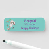 Porte-nom Caricature pour bébé au raton laveur joyeux (En situation)