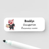 Porte-nom Cochon amusant en costume d'affaires dessin animé (En situation)