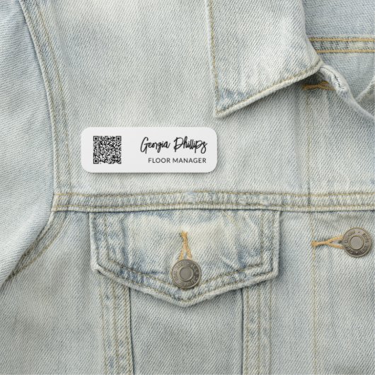 Porte-nom Code QR du script noir employé (En situation)