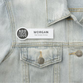 Porte-nom Collaborateur de l'entreprise du logo d'entreprise (En situation)