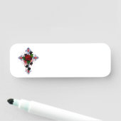 Porte-nom Croix d'argent avec une rose rouge (En situation)