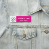 Porte-nom Custom Company Logo Hot Pink Employee (En situation)