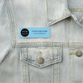 Porte-nom Custom Logo Employee magnetic and safety pin (En situation)