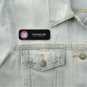 Porte-nom Custom Logo Employee magnetic or safety pin (En situation)