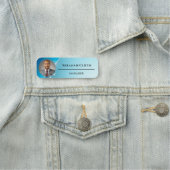 Porte-nom Custom Logo modern blue wave aesthetic (En situation)