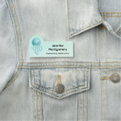 Porte-nom Cute et amusante méduse bleu-vert (En situation)