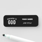 PORTE-NOM DÉDIÉ À DIEU PERSONNALISABLE COOL TEXTE BLANC (En situation)