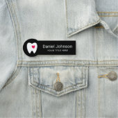 Porte-nom Dent avec coeur rouge noir dentiste dentaire (En situation)