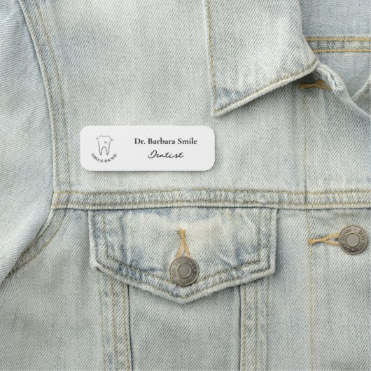 Porte-nom Dental Assistant Dentiste Minimal Blanc (En situation)