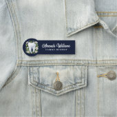 Porte-nom Dentist Gold Logo Professionnel (En situation)