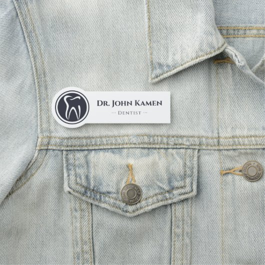 Porte-nom Dentiste | Logo des dents (En situation)