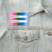 Porte-nom Drapeau de fierté Omniromantique Funky Trippy Pers (En situation)