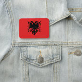 Porte-nom Drapeau patriotique avec drapeau d'Albanie (En situation)