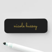 Porte-nom Écriture noire et or | Monogramme moderne élégant (En situation)