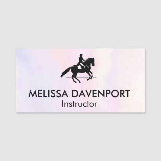 Porte-nom Elégant cavalier de Dressage sur un Arrière - plan (Devant)