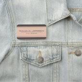 Porte-nom Empereur Gris & Désert Sable Beige look profession (En situation)