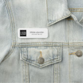 Porte-nom Employé du logo de l'entreprise (En situation)