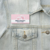 Porte-nom Empreintes de bébé fille rose mignonnes (En situation)