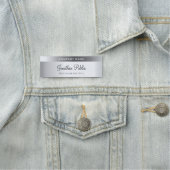 Porte-nom Faux Silver Modèle Moderne Script Main Chic Texte (En situation)