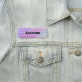 Porte-nom Gras Font Crochet Lignes Mauve Bleu Lilac Magnétiq (En situation)