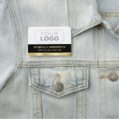 Porte-nom ID de logo de l'entreprise de l'employé Black Gold (En situation)