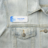 Porte-nom ID employé bleu moderne (En situation)