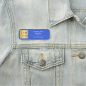 Porte-nom Logo commercial bleu Royal employé moderne (En situation)