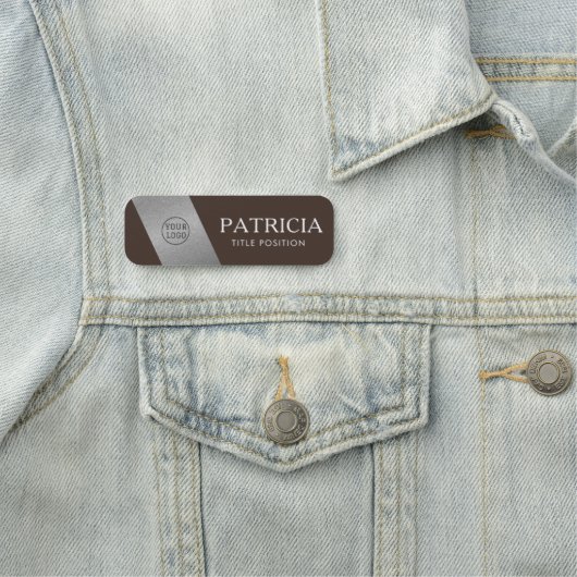 Porte-nom Logo d'argent de luxe et Brown Mocha (En situation)