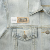 Porte-nom Logo d'employé en bois rustique bleu marqué (En situation)