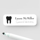 Porte-nom Logo du nom de l'employé dentiste général (En situation)