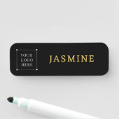 Porte-nom Logo en or noir Moderne professionnel (En situation)