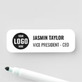 Porte-nom Logo et titre de travail personnalisables | Minima (En situation)