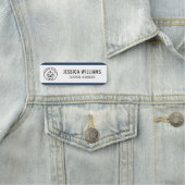 Porte-nom Logo personnalisé bleu employé (En situation)