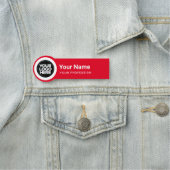 Porte-nom Logo rond de la broche de l'employé en forme rouge (En situation)