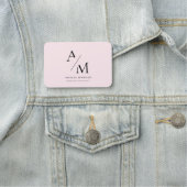 Porte-nom Minimal Pastel rose initial et personnalisé (En situation)