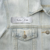 Porte-nom Modèle de script manuscrit élégant Silver personna (En situation)