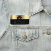 Porte-nom Modern Black Gold Business Logo (En situation)