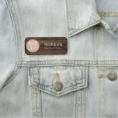 Porte-nom Modern Business Logo Rustic Wood Look Employees (En situation)