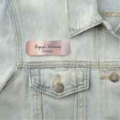 Porte-nom Moderne Blush Shimmer Metallic Girl (En situation)