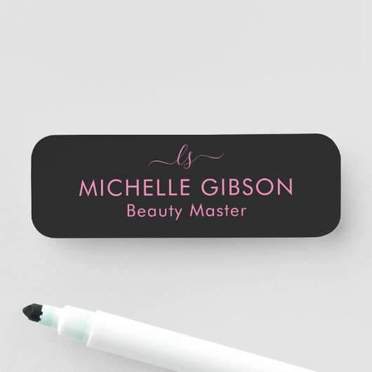 Porte-nom Monogram Beauty Professional Studio Pink Black (En situation)
