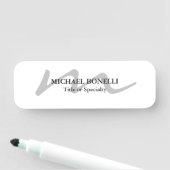 Porte-nom Monogramme moderne tendance professionnel initial (En situation)