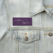 Porte-nom Monogramme violet foncé violet : Belle manuscrite (En situation)